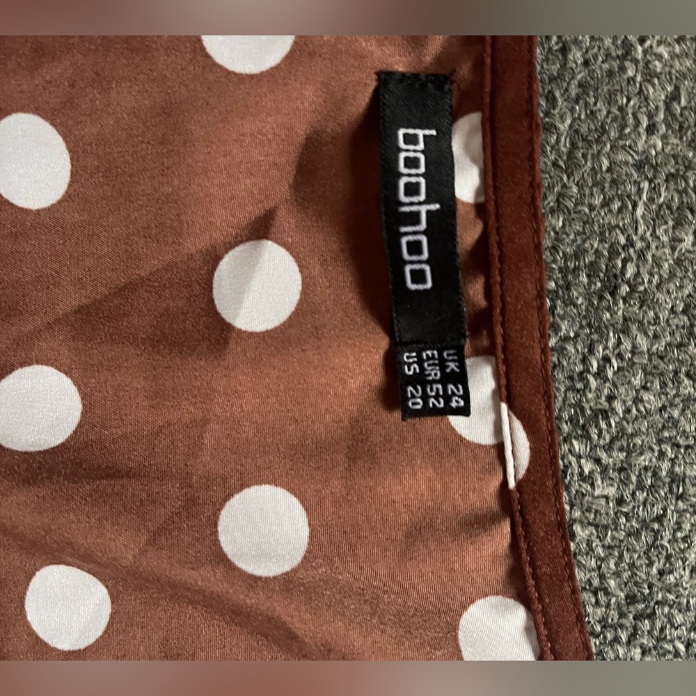 BOOHOO plus top Brown with white polka dots